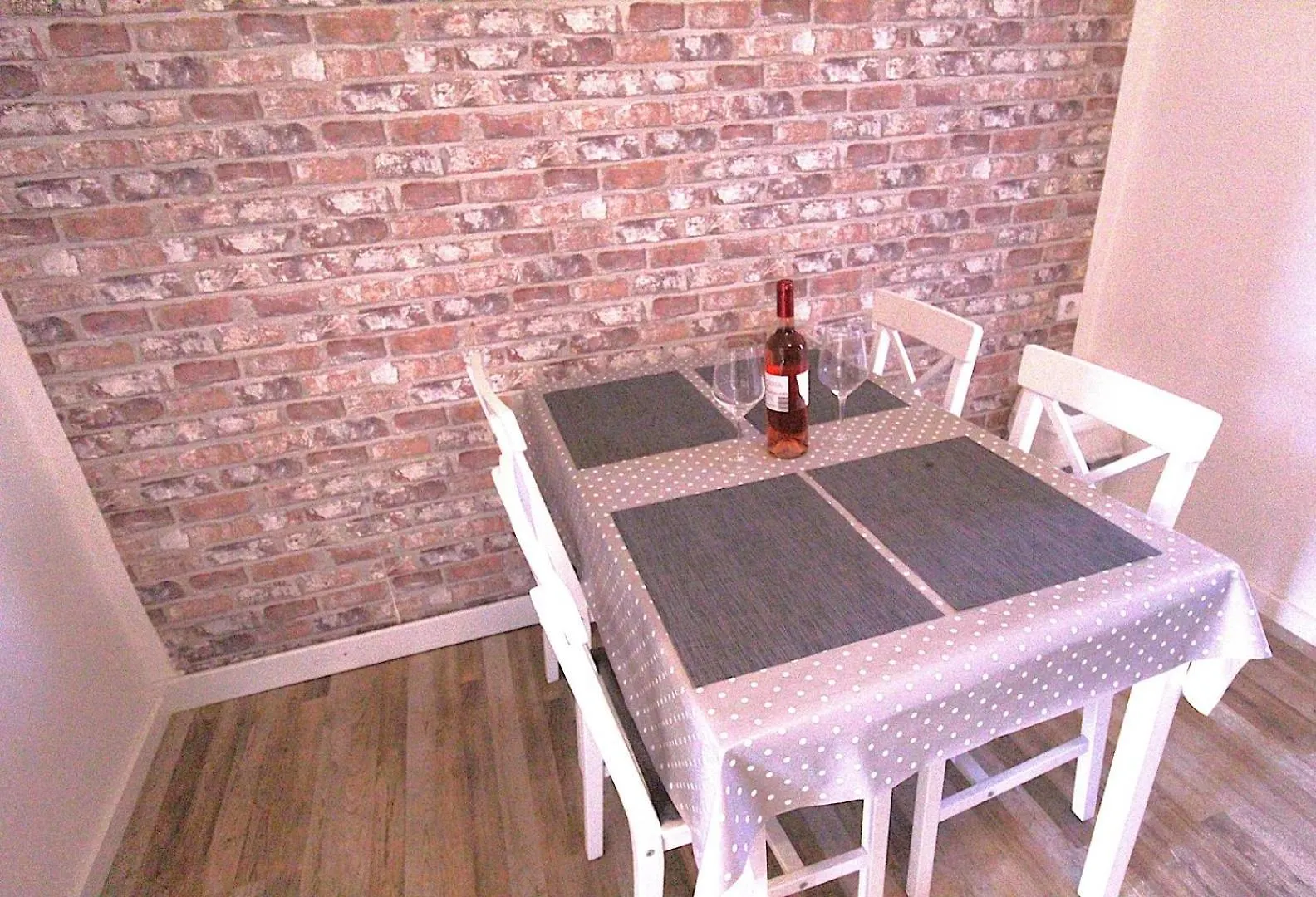 Apartments Mima زامبراتيجا بيت ضيافة